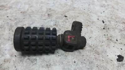 Reposapiés delantero izquierdo Kawasaki F8 Bison 250 71 Foto 1 de 4