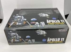1/72 Dragon Wings Apollo 11 “Lunar Landing” CSM “Columbia” + LM Eagle 50381 - Picture 1 of 13