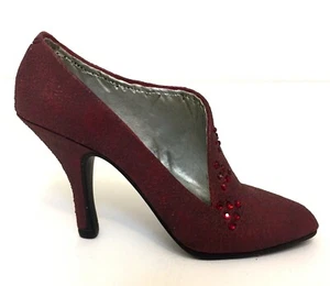 Mini zapato pedrería Just The Right Shoe de Raine Pastiche 25048 resina vino tinto - Imagen 1 de 7
