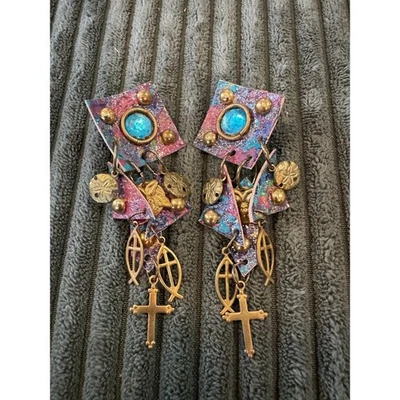 Pendientes de clip artesanales vintage marcados DyAne cruz peces dijes colgantes Foto 1 de 4