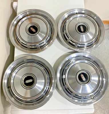 1968 Oldsmobile Toronado 15 inch hubcap wheel cover 00398930 - Image 1 of 4