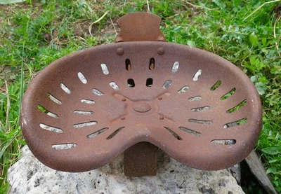 RATEAU PRAIRIAL, ancien siège selle tracteur machine agricole, Emile Puzenat. - Photo 1/4