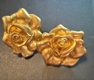 Pendientes de clip vintage Avon Rose 1993 tono dorado Foto 1 de 4