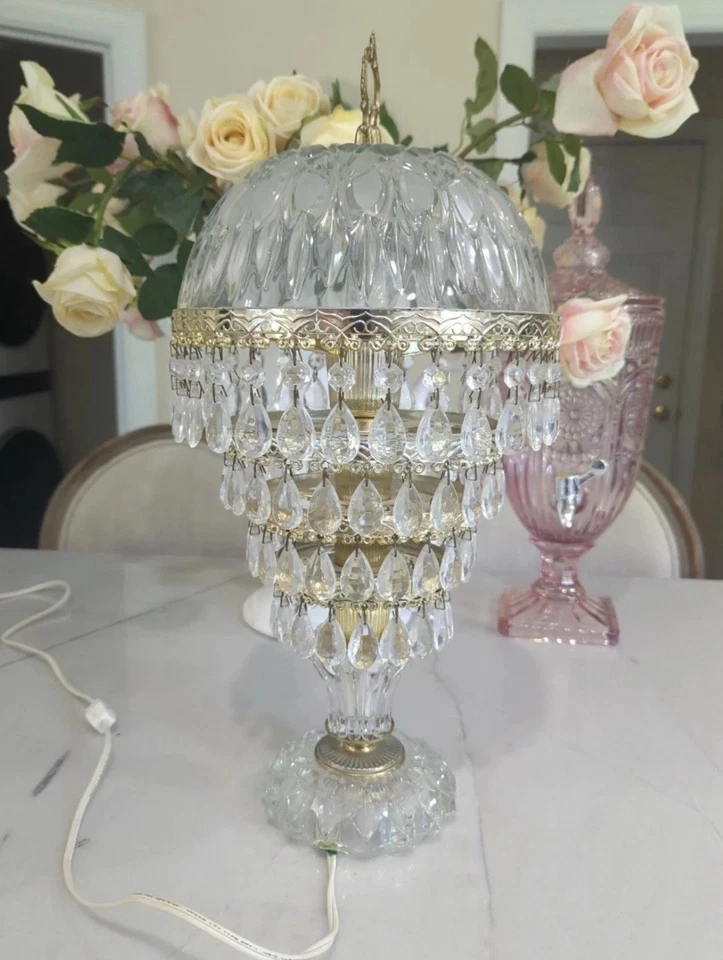 "Lámpara toudoir vintage de cristal Michelotti de 20"" con 4 niveles de prismas tapa transparente" Foto 1 de 4