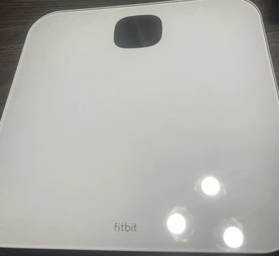 Умные цифровые весы Fitbit Airs Air Bluetooth вес тела и ИМТ белый цвет - Изображение 1 из 4