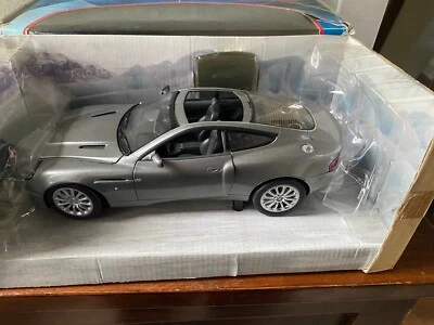 ASTON MARTIN V12 VANQUISH JAMES BOND 007 DIE ANOTHER DAY 1:18 PAUL'S MODERN ART - Immagine 1 di 4