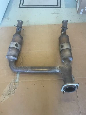 Ram 1500 2022 5,7 Hemi OEM convertidor catalítico Foto 1 de 2