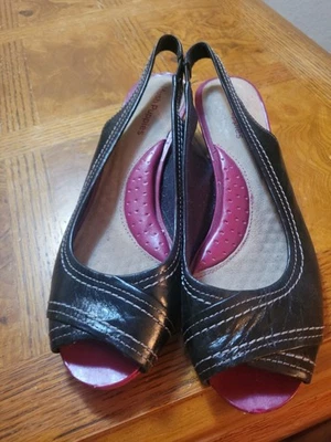 Zapatos de salón de cuero con cuña baja peep-toe de Hush Puppies talla 9 muy limpios Foto 1 de 4