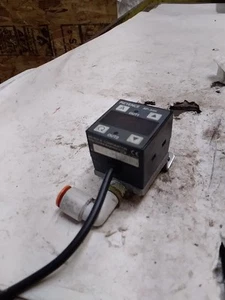 Keyence AP-34K digital compound pressure sensor switch - Picture 1 of 6