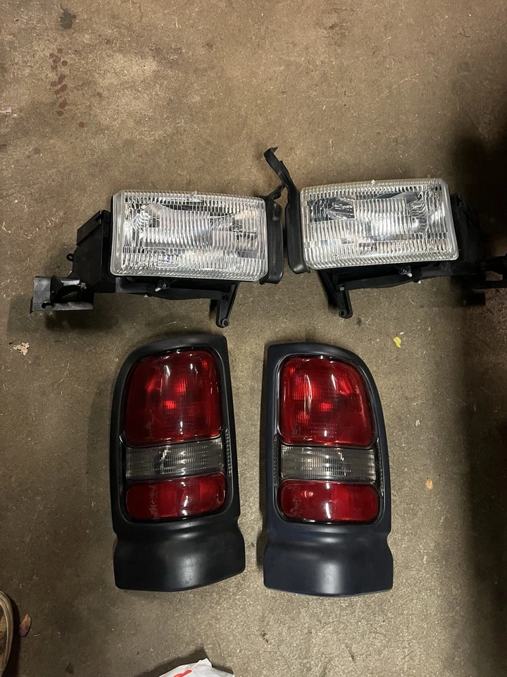 Faros y luces traseras para Dodge Ram 1500 2500 3500 1994-2002  Foto 1 de 1