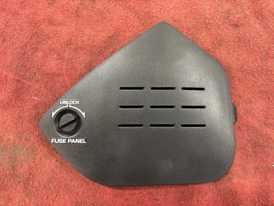 Chevrolet Corvette C4 1994-1996 tablero fusible lateral panel cubierta de puerta Foto 1 de 2