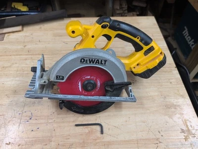 dewalt dc390 circular saw - Image 1 of 4