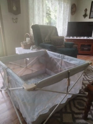 Винтажный большой трудно найти Evenflo? Портативный редкий сетчатый квадратный манеж Sears Pac N Play. - Изображение 1 из 4