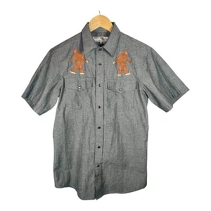 Triple Z Threadz Sasquatch kurzärmliges graues Herrenhemd mit Perlendruckknopf Größe Small - Bild 1 von 10