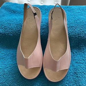 Size 6 Flat Dusty Pink Sandals. Brand New - Picture 1 of 4