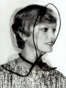 1974 Vintage Photo fashion model poses in Claude St. Cyr veil & French coiffure - Picture 1 of 2