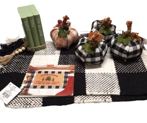 Lote de alfombras, calabazas, hobby vestíbulo en blanco y negro decoración de otoño - Imagen 1 de 8