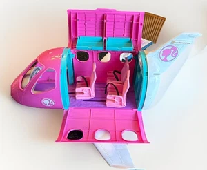 Barbie Traumflugzeug 2019 Mattel Jumbo Jet Vacation Pink & Weiß Top Zustand - Bild 1 von 10