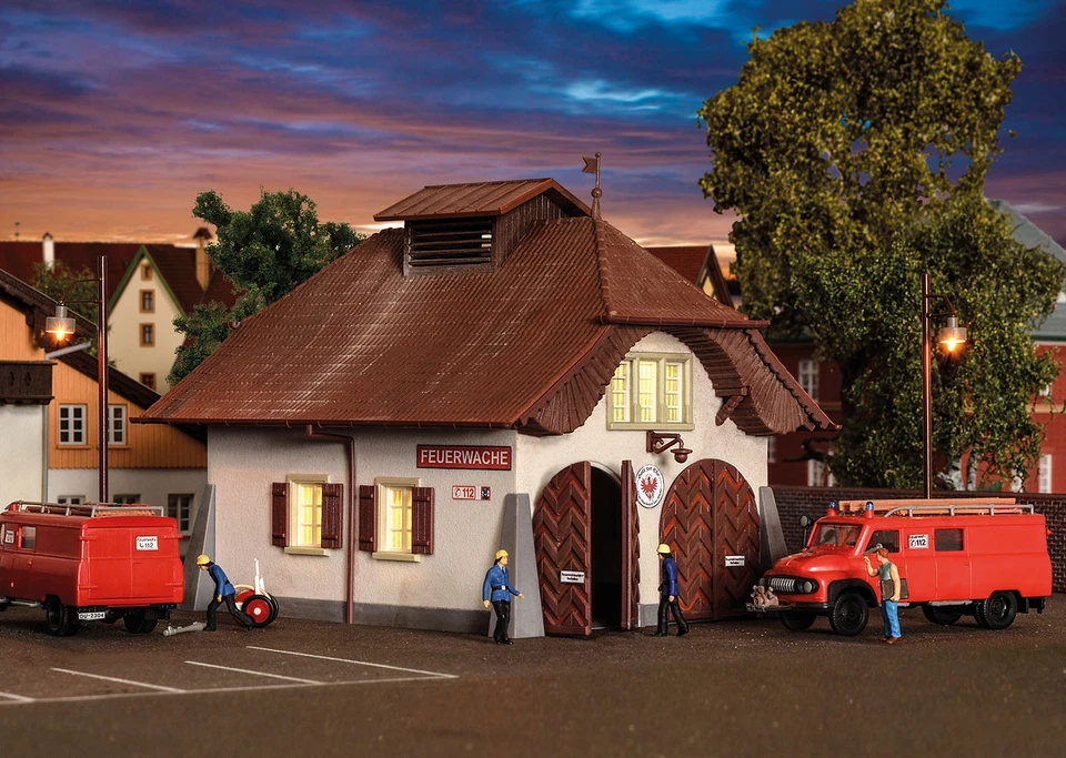 Kibri 38032 - H0 Ländliche Feuerwache inkl. Hausbeleuchtungs-Startset - Neu - Bild 1 von 1