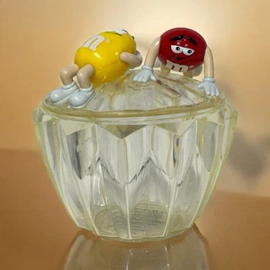 Vintage M&M Candy Dish Lidded Bowl Clear Acrylic Plastic Faceted Collectible - Picture 1 of 14
