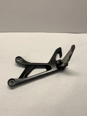 17-20 Suzuki GSX250R OEM estribo trasero izquierdo pasajero soporte escalón GSX250R Foto 1 de 4