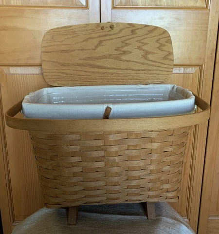 LONGABERGER 1996 MAGAZINE BASKET 1211 WOOD FEET & LID  LEATHER TOGGLE CLOSURE Cover