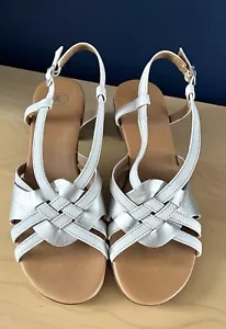 K Shoes sandali taglia 6 donna pelle bianca e argilla tacco a blocco 2” - Foto 1 di 5