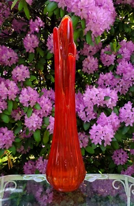 Mid Century LE Smith Simplicity Red Amberina 25 1/2 Swung Stretch Art Glass Vase - Picture 1 of 10