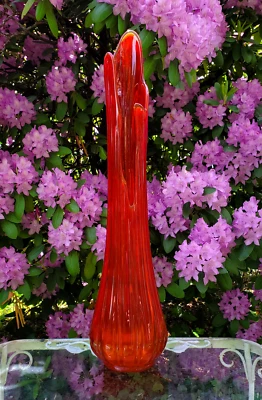 Jarrón de vidrio artístico elástico oscilante Mid Century LE Smith Simplicity rojo ámbar 25 1/2 Foto 1 de 4