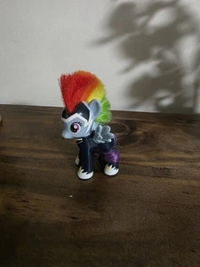 Muñeca My Little Pony Power Ponies Zapp Rainbow Dash Mohawk Hasbro 2010 - Imagen 1 de 2