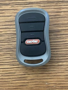 Abridor de puerta de garaje Genie G3T de tres botones remoto genuino OEM - Imagen 1 de 2