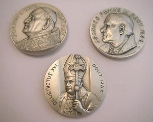 MEDAGLIONI IN RICORDO DI: PAPA GIOVANNI PAOLO II°/ PAPA BENEDETTO/ PAPA RONCALLI - Picture 1 of 7