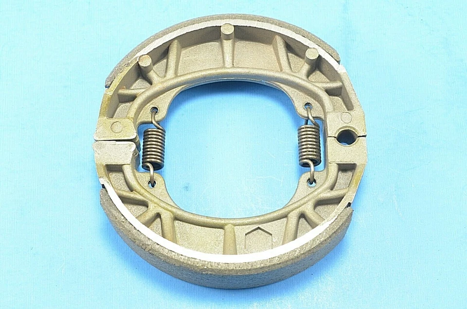 Juego de zapatas de freno traseras aptas para Honda S90 ST90 CT200 CA200 CM90 SH50 Foto 1 de 1