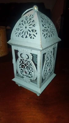 Linterna de metal estilo marroquí Pier One con paredes de vidrio Foto 1 de 4