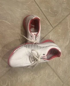 Zapatos de golf Puma para mujer blancos/rosados sin clavos - Imagen 1 de 5
