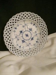 Placa de encaje completa acanalada azul Royal Copenhagen con borde cortado 10" nueva - Imagen 1 de 9