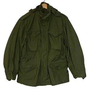 Chaqueta de campo militar de EE. UU. M-65 con capucha verde mediano/regular 1976 abrigo para clima frío - Imagen 1 de 7