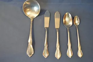 5 PIECES ONEIDACRAFT DELUXE CHATEAU DESIGN,LADEL,BUTTER SPREADER,SPOONS - Picture 1 of 4