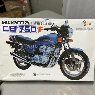 Modellino HONDA CB 750 F - Nitto 1/8 Tk. 1779 - NUOVO Kit Da Montare Vintage - Immagine 1 di 4