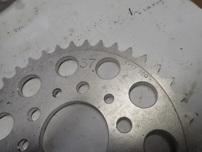 Piñón trasero Rebel Gears 37 dientes parte #2917 520 Foto 1 de 4