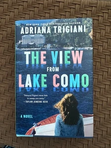 Der Blick vom Comer See von Adriana Trigiani (2025, Hardcover). Wie neu - Bild 1 von 3