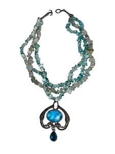 Collana con ciondolo sirena gemella tono argento ciottoli teal pietra bianca blu Novadab - Foto 1 di 11