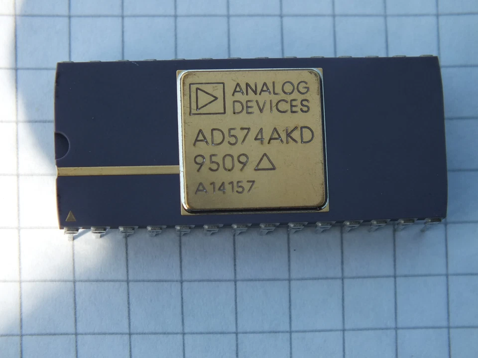 AD574AKD Analog Devices Analog Digital Wandler A/D Converter vintage Gold - Bild 1 von 1