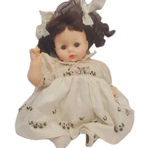 Y2k Madame Alexander Pussycat Baby Puppe 2000 Spitzenband Stickerei Kleid 2505 - Bild 1 von 13