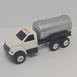 Ertl 1/64 Ford Tanker Truck Loose White & Silver Diecast & Plastic - Picture 1 of 2