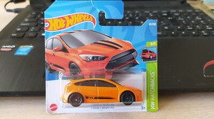 2022 HOT WHEELS -  FORD FOCUS RS  ORANGE        SHORT CARD 1/64 APROX*NEW*