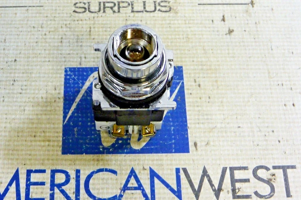 NEW EATON Cutler Hammer PILOT LIGHT 10250T/91000T No Lens  - Image 1 of 4