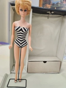 Vintage Blonde Bubble Cut Barbie, 60's, Case and Original Clothing - Picture 1 of 16