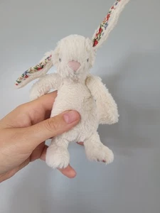 Jellycat Tiny Baby Cream Blossom Bashful Bunny - Imagen 1 de 7