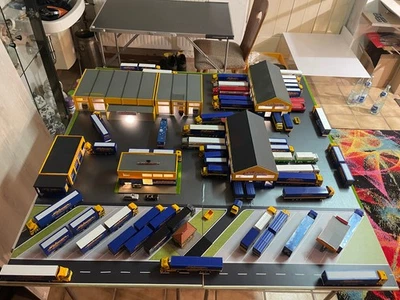 48 camion originali Herpa AMW SCHUON + 5 edifici illuminati Herpa Faller - Immagine 1 di 4